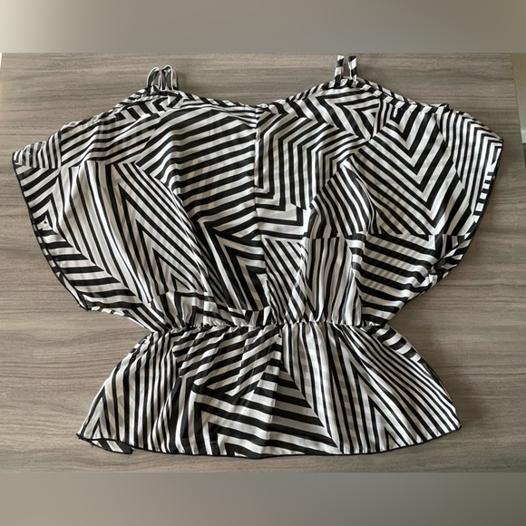 Maurice’s Striped Blouse - Open Sleeve & Fitted Waist - Size Large - Picture 9 of 16